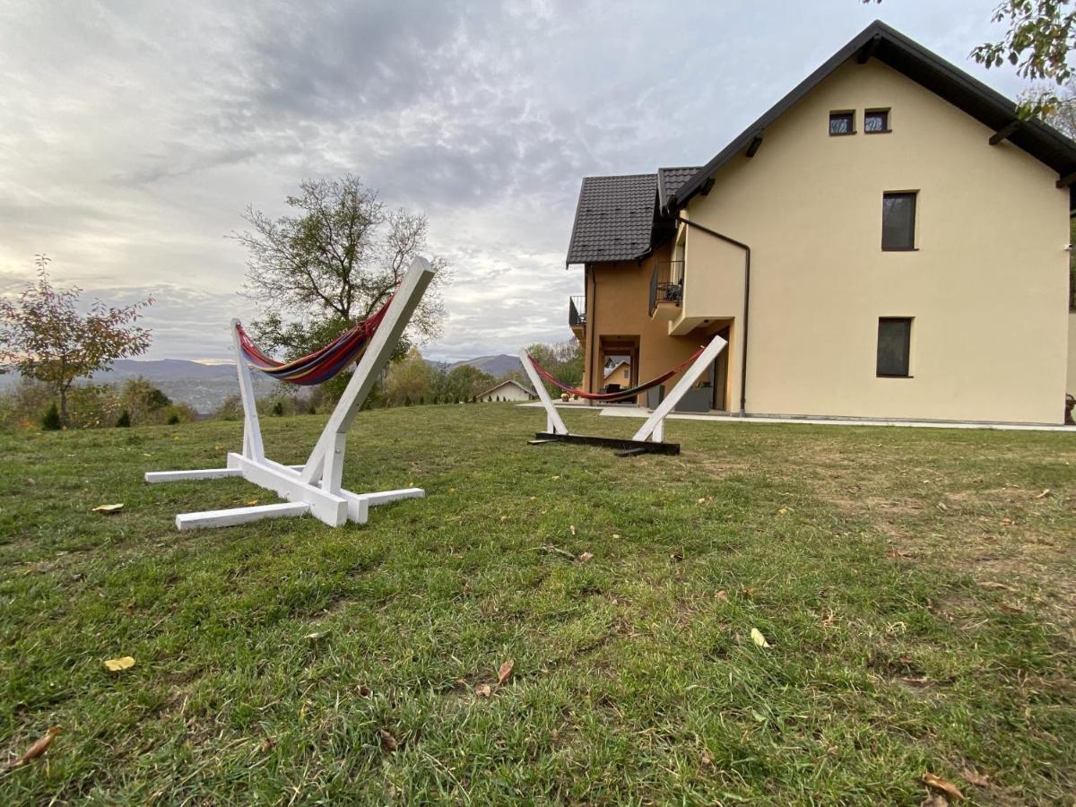 Pensiunea Piri Land Comarnic Exterior photo