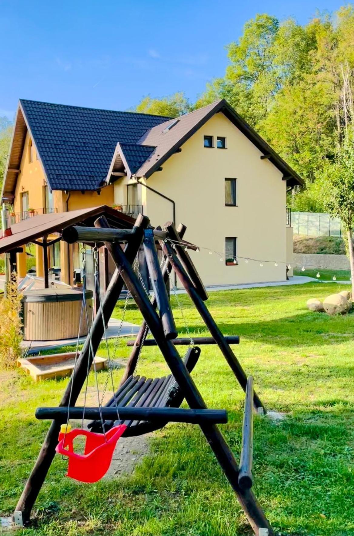 Pensiunea Piri Land Comarnic Exterior photo